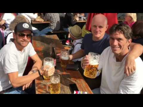 Oktoberfest Munchen by Jurgen
