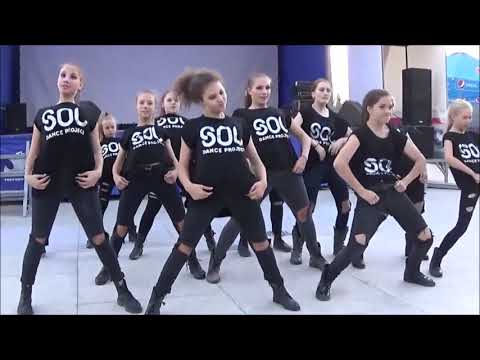 Девушки танцуют хип-хоп (Girls dance hip hop)
