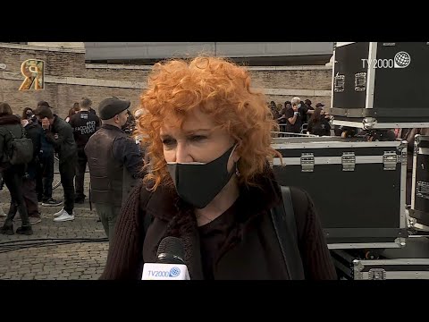 Bauli in piazza e 'Ministero della Solitudine' de Lacasadargilla a Retroscena