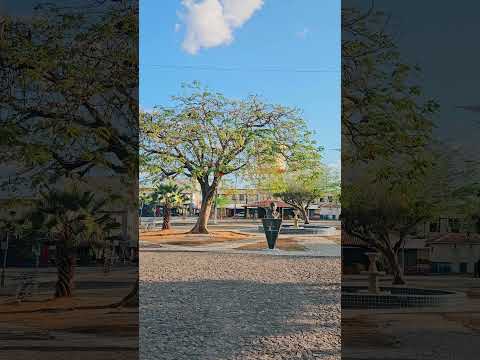 Praça José Linhares da Páscoa, em Quixadá Terra dos Monólitos #quixadá #sertão #nordeste #ceará