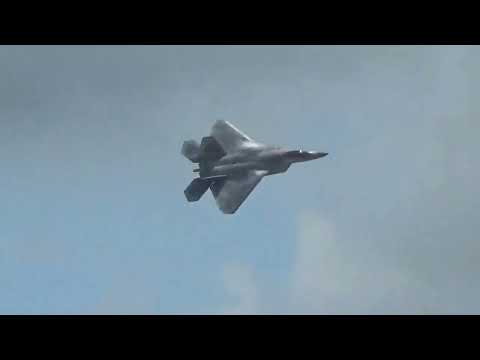 F-22 Raptor Demonstration Team Minimum Radius Turn Dayton Airshow 2023
