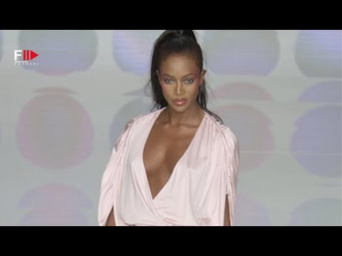 Vintage in Pills VALENTINO Spring 2004 - Fashion Channel