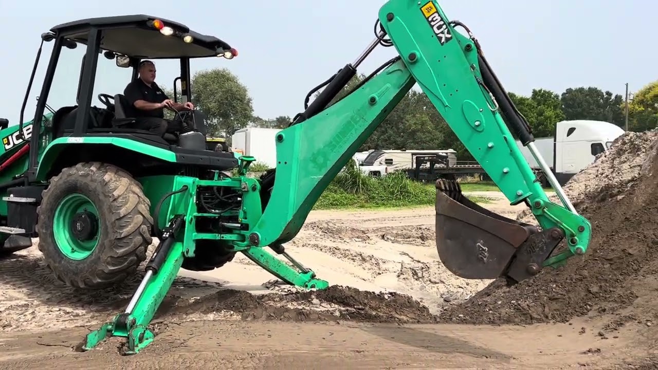 2016 JCB 3CX Backhoe