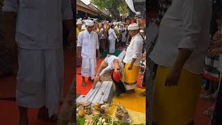 Download lagu Ritual sakral orang Bali mp3