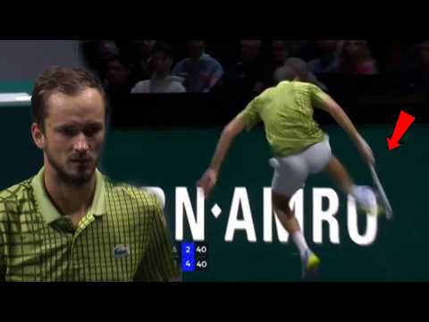 Angry Daniil Medvedev karate kicks the wall of the arena in Rotterdam against ugo humbert