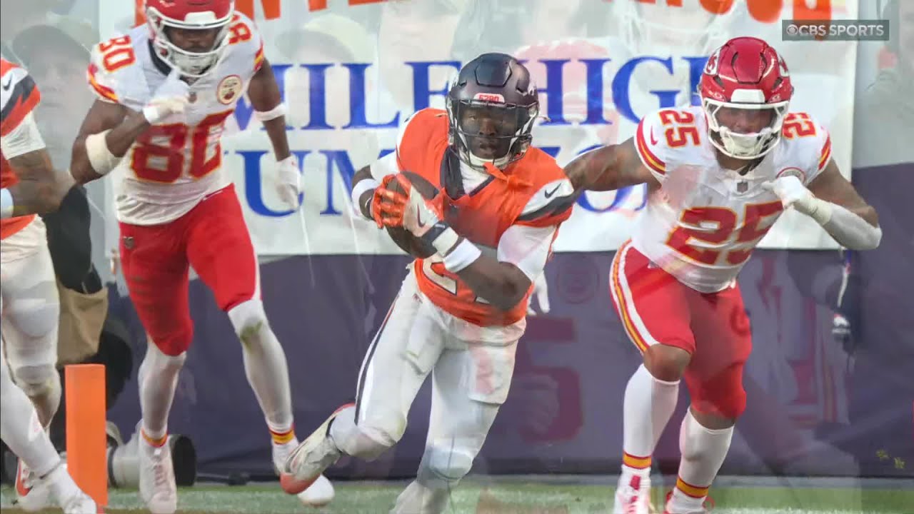 Mahomes picked off! JaQuan McMillian with the redzone interception