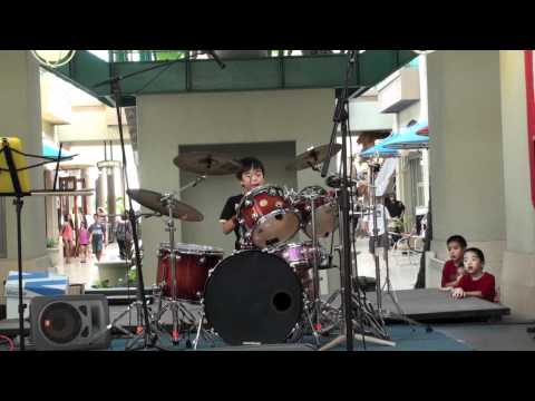 Logyn 7 year old drummer plays Led Zeppelin's Moby Dick at Aloha Tower gig 7-3-2011