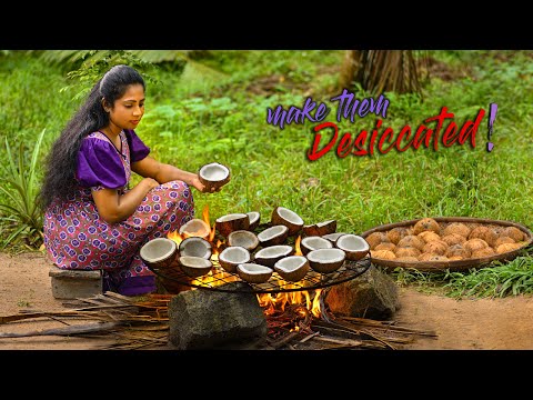 Chica del pueblo está haciendo coco desecado y dulces.