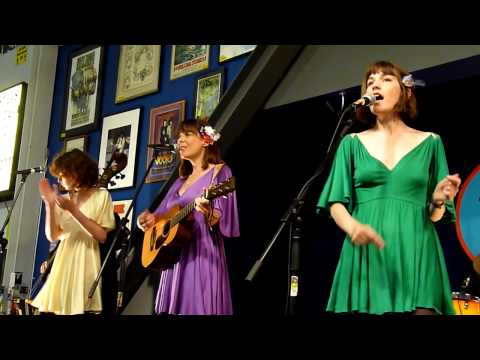 Living Sisters - Double Knots