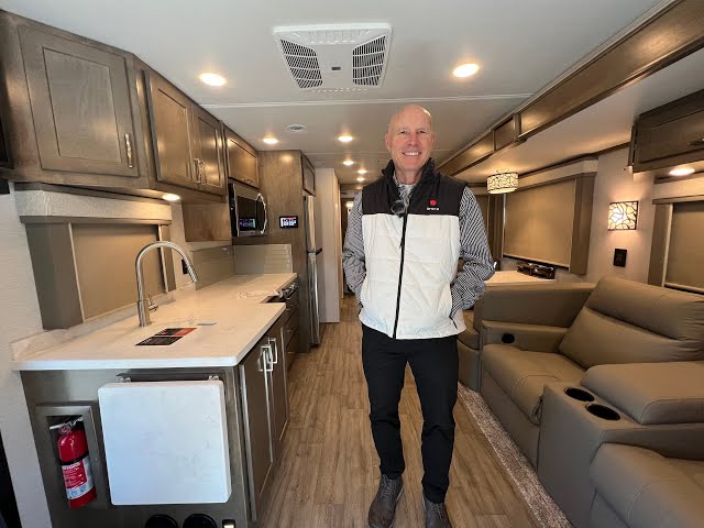 Preview image of 2024 Renegade Valencia 38RB (17N242498) youtube video