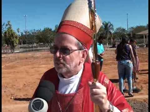 DOM DEREK CELEBRA BENÇÃO DA PEDRA FUNDAMENTAL