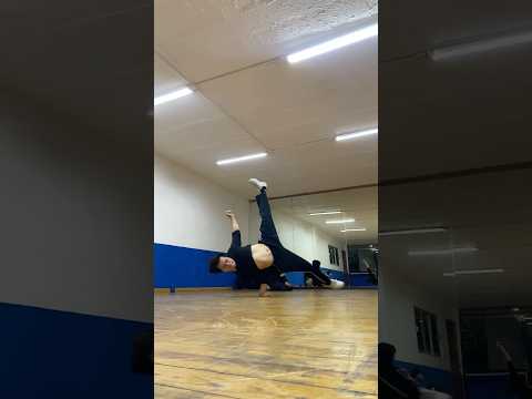 Airflare to invert ninety straight to Airchair. 😱👀 KASTRITO 2025 #bboykastrito #powermoves