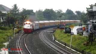 preview picture of video 'Merekam video kereta api saat hujan di Gardu Pandang Stasiun Brambanan'