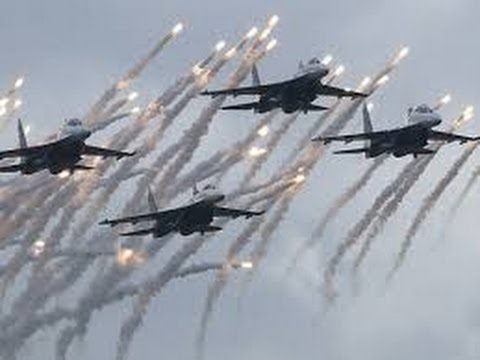Crazy Russian Aerobatic pilots air stunts on India