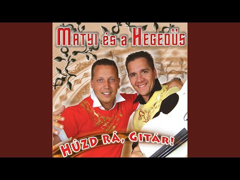 Rámás csizmát visel a babám