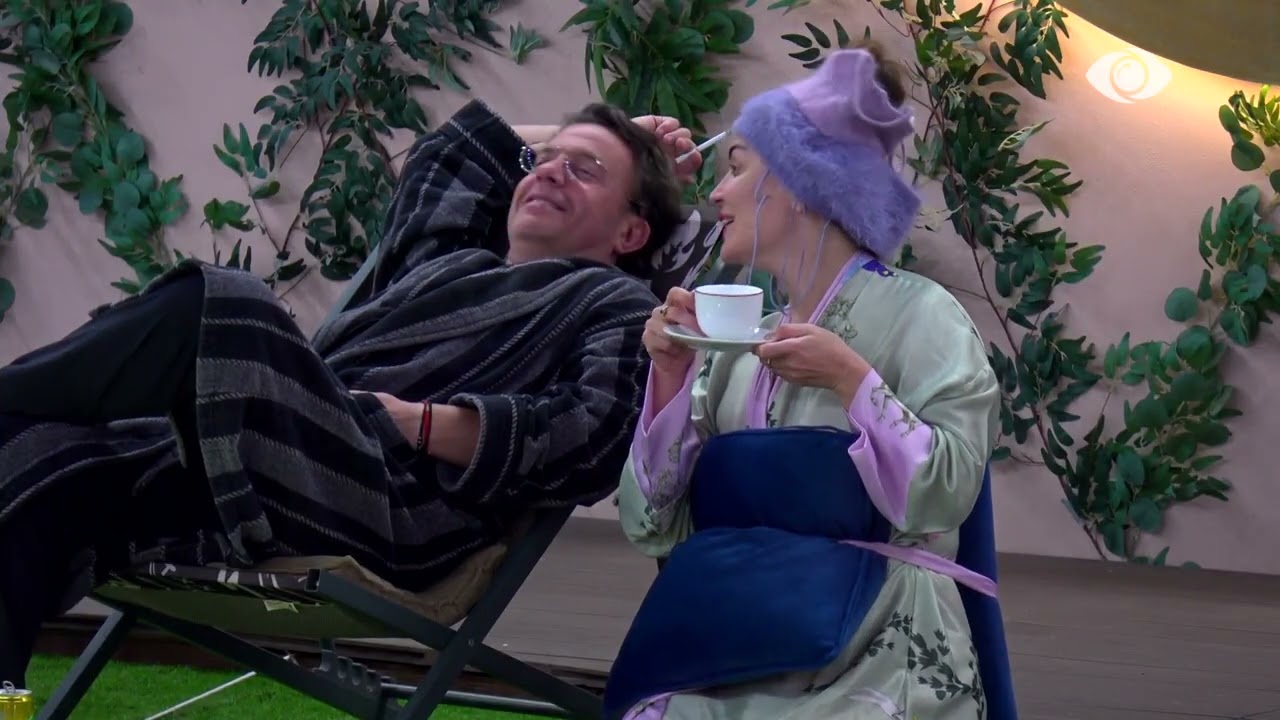 “Këtu në Shqipëria më mirë vajza apo çuni?”/ Rozana në rolin e një geishe, bisedon me Laertin