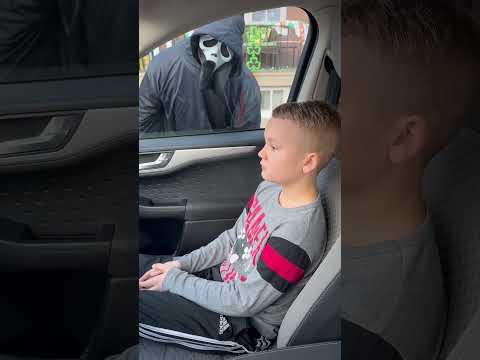 Ghost Face Sneaks up on kid in the Car #horrorclassic #scream #scream62023 #scream