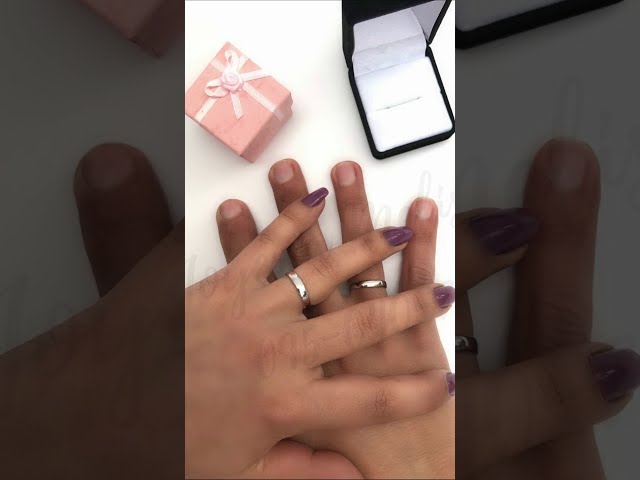 Vídeo relacionado con Meissa Anillos de Pareja Plata de Ley 925 Bodas Compromiso Mujeres Hombres de Promesa Banda Aniversario Tamaño Ajustable Alianzas Novios(Grabado)