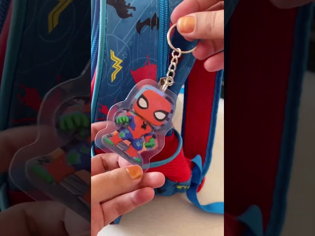 Vídeo relacionado con Genérico Precioso tema resina llavero colgante para llaves mochilas monederos accesorio de adulto niño regalo suministro llavero