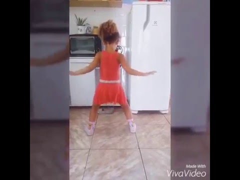 Menina dançando Bang - Anitta