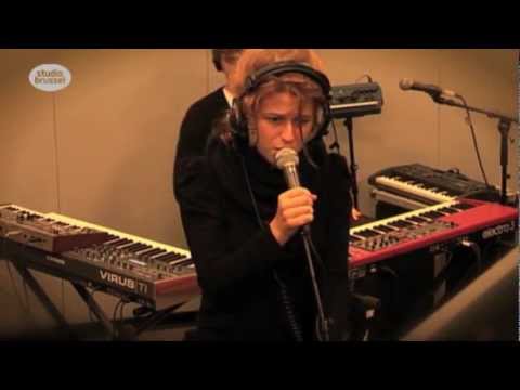 AKS and Selah Sue - Bed Of Needles (live Studio Brussel march 9th 2011)