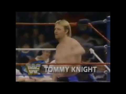 Damien Demento vs Jobber Tommy Knight WWF Superstars 1993