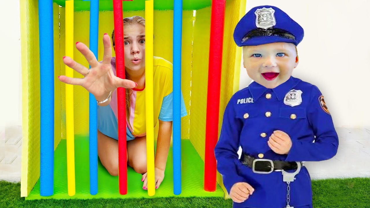 Maggi and David Become Heroes! Fun Pretend Play Rescue