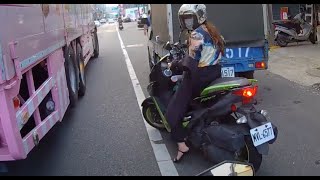 擺頭看車是看爽的嗎？還是是使眼色告訴大貨車司機"我來了！"
