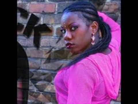 Black Barby "Reste en chienne"