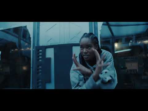 Titans Season 3 Episode 4 - StarFire vs Komand'r (BlackFire) Fight Scene