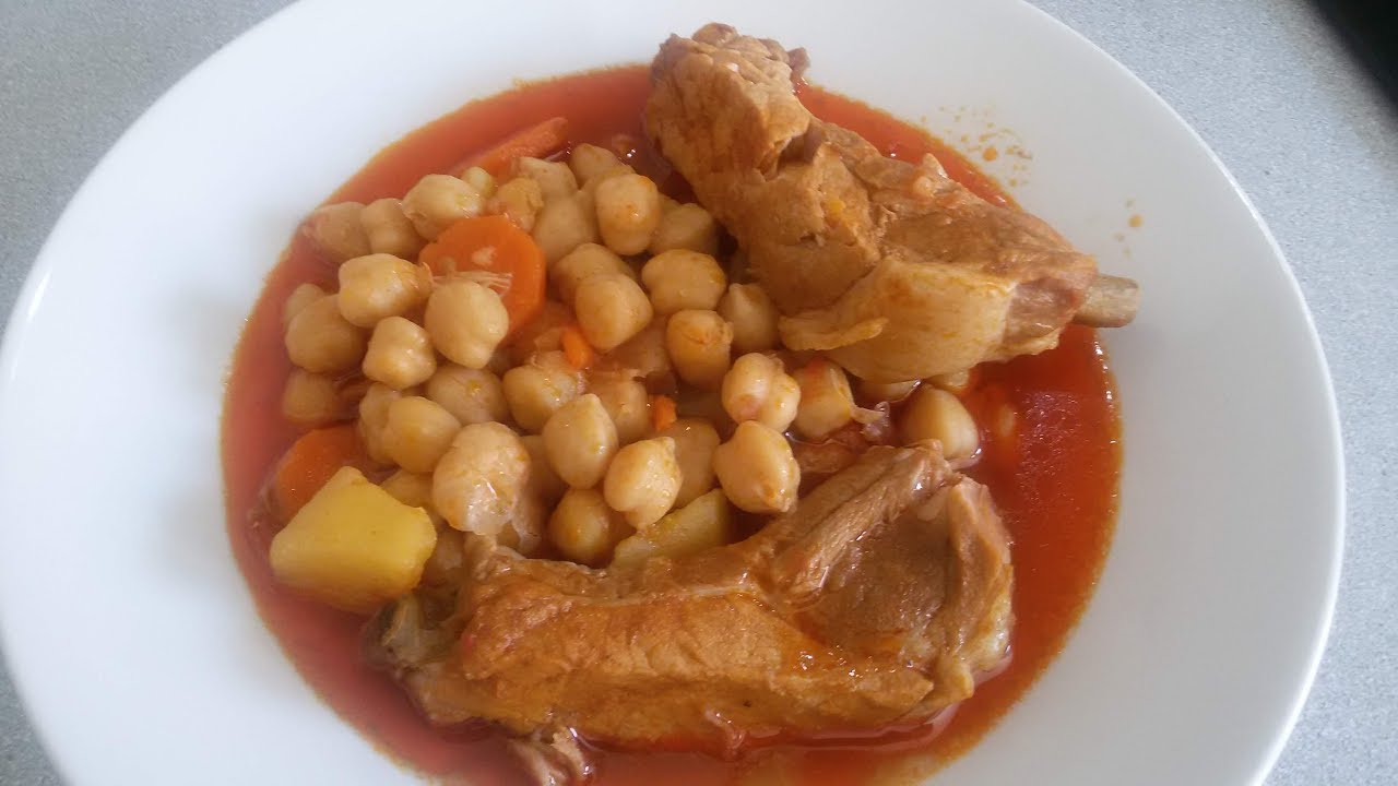 GARBANZOS CON COSTILLAS DE CERDO