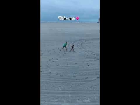 The beach makes me happy 😝🥰 #beach #happy #fyp