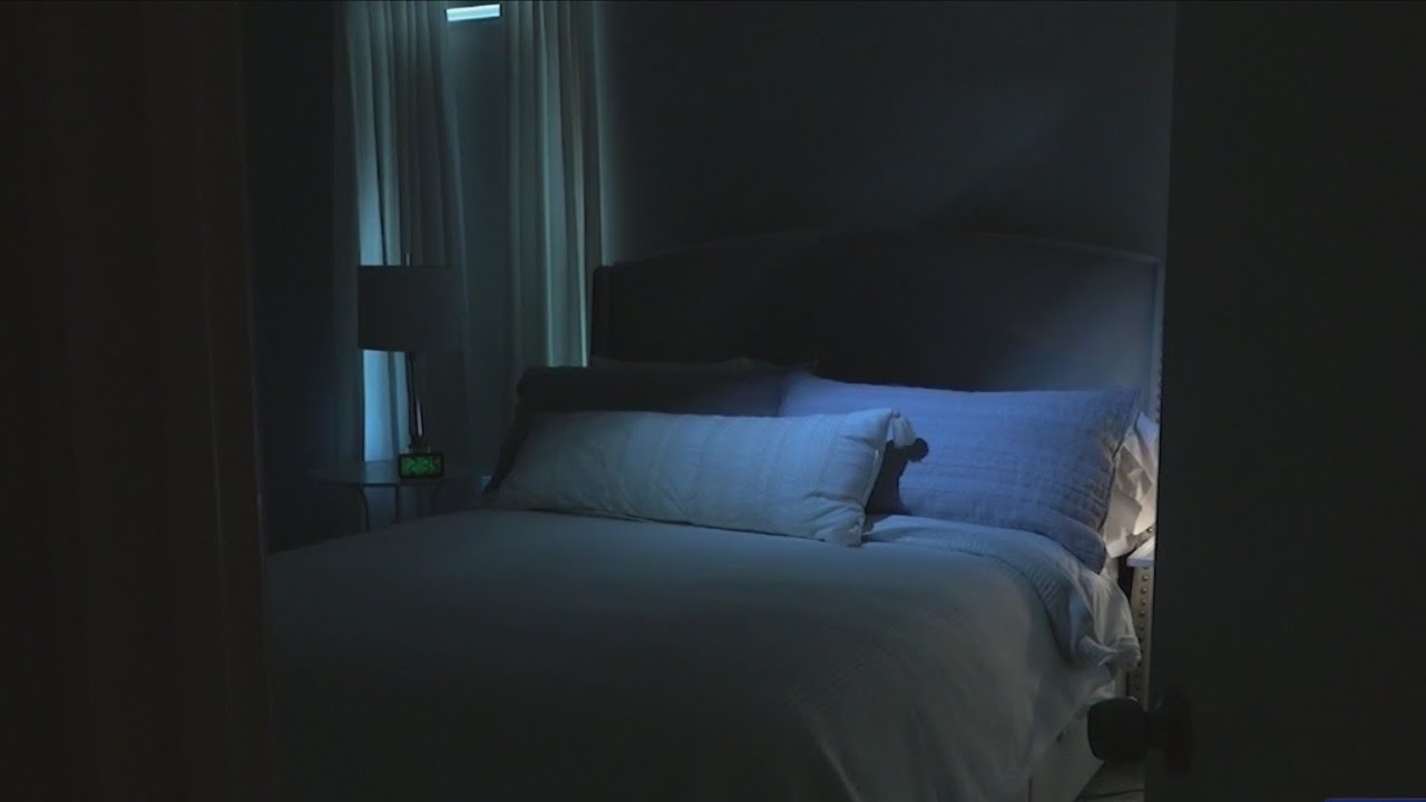 Clocks fall back on Sunday — your kids might wake you up early