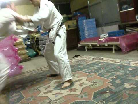 【26.8.15】内股の練習：両手を使って崩します。