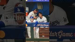 みんな大好き大谷翔平選手シリーズ、オールスター編。ベンチに座るや否や、タティスをはじめ、次々と色々な選手が写真を撮りに来たりハグしたり。相変わらずの人気者。#shoheiohtani #allstar