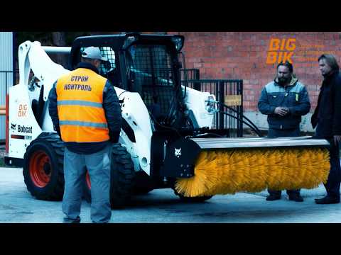 Обзор мини-погрузчика Bobcat S530 со щёткой