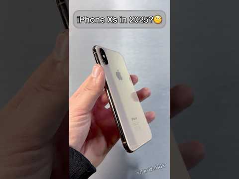 iPhone XS in 2025? What do you think?🤔 #shorts #trending #iphone #apple #video #ios #ios18 #tech