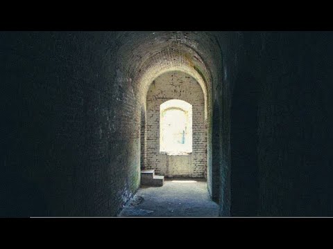 Waffen, Minen und Munition im Bunker