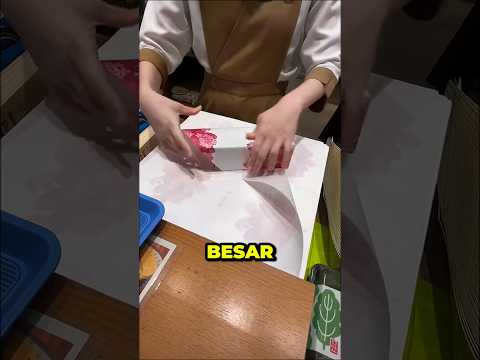 Seni Membungkus Kado Khas Jepang yang Super Presisi