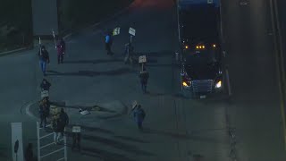 'Struggling and fighting': Workers strike at 7 Amazon facilities, including facility in Skokie