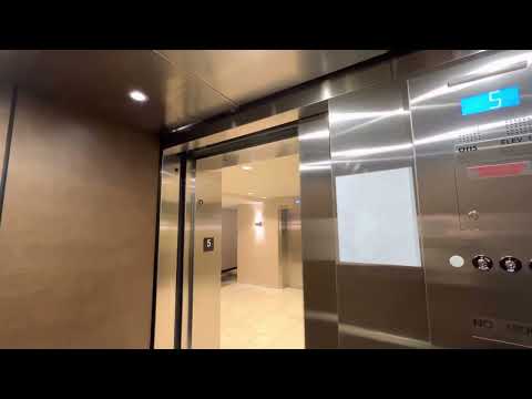 Elevator Hilton Garden Inn