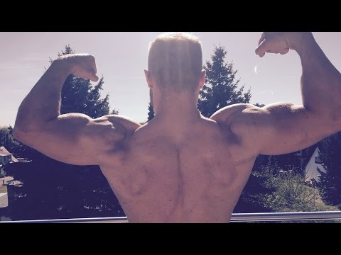 Ellenbogenprellung Mit dem Geruch von Urin und Rückenschmerzen