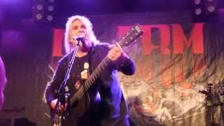 Mike Peters The Alarm Father to son Live   wc