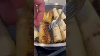 סיגר של לחם מגולגל מטוגן עם חמאה וריבה מתאים למאנציונרים ולהריוניות