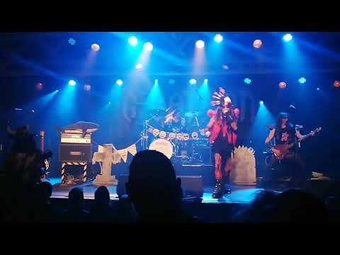 GIGATRÍN '¿Cuántos elefantes caben en una telaraña?'