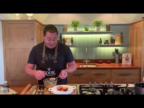 Amaretti baked peaches