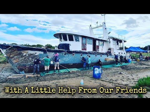 Ep 82 - Team Work Day At The Boat! #boatrestoration #boatproject