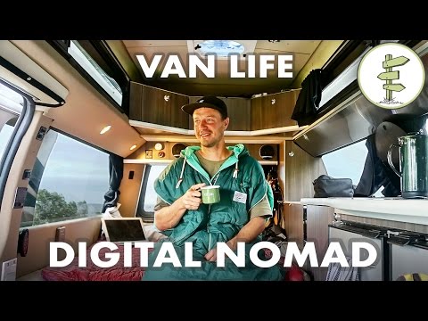 電影製作人在露營車中生活和工作--#VanLife旅行者#。 (Film Producer Living & Working in a Camper Van - #VanLife Traveler)