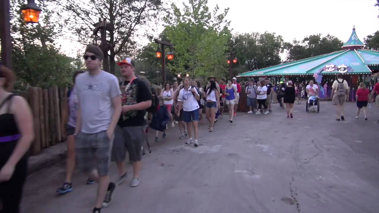 Seven Dwarfs Mine Train overflow queue on soft opening day