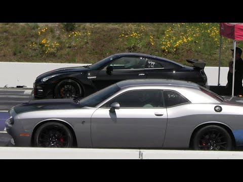 Hellcat vs Nissan GT-R - drag racing
